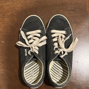 Women’s Taos sneakers-start style